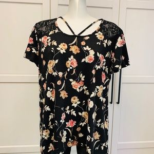 EUC Short Sleeve Top Size L